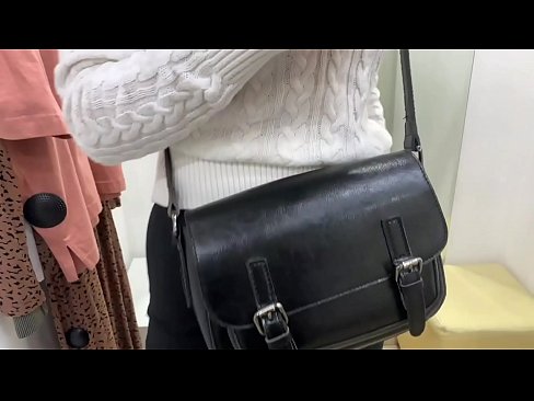 ❤️ Offentlig onani av ungtispe FeralBerry med en dildo i prøverommet ❤❌ Sludder på porno no.yespornpics.ru